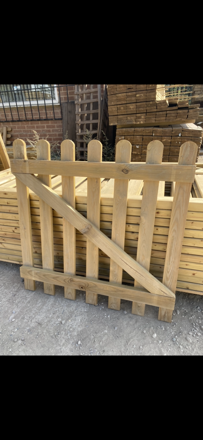 Round Top Picket Gate (90)